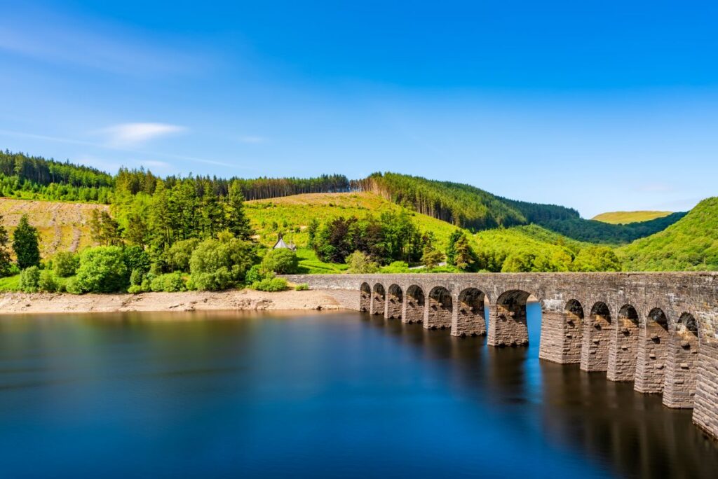 gateway elan valley reservoirs trails quiet base to stay
